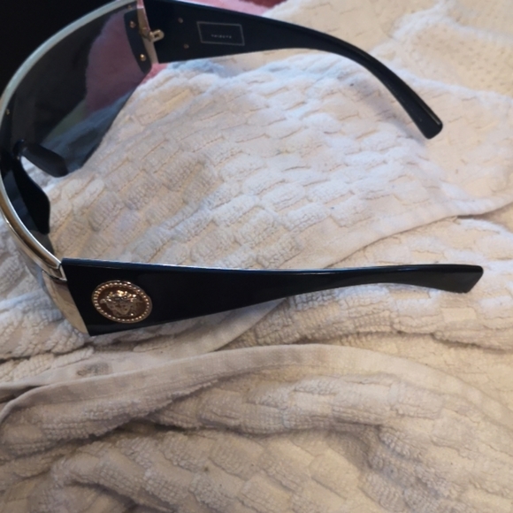 Versace sunglasses - Picture 2 of 3